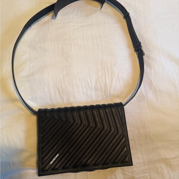 Balenciaga Black Leather Car bag with adjustable strap - Picture 1 of 14